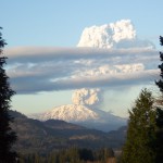 Mt_St_Helens_Eruption_March_8,_2005[1]